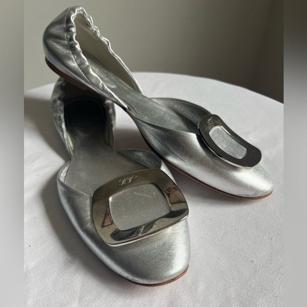🎉 Sale 🎉 Roger Vivier silver buckle flats size 8